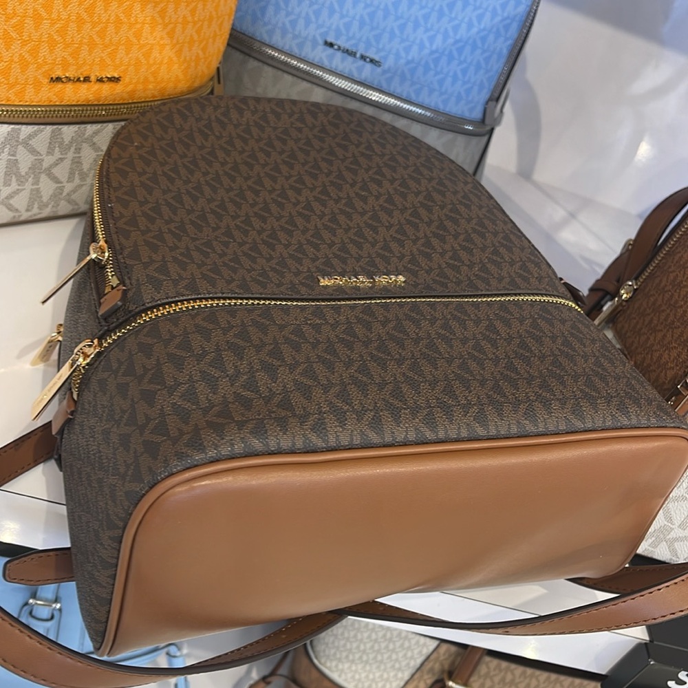 MICHAEL KORS Rhea Medium Zip Signature Logo Backpack
BROWN 
NWT - Picture 6 of 16